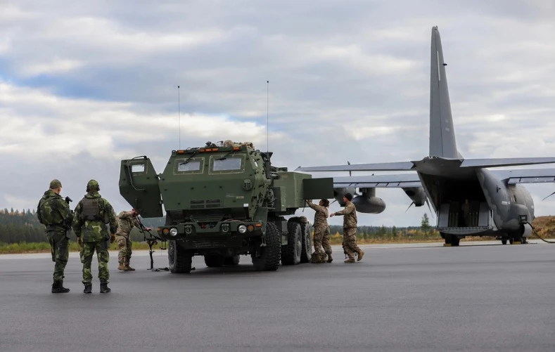 Tên lửa ATACMS phóng được từ hệ thống HIMARS 