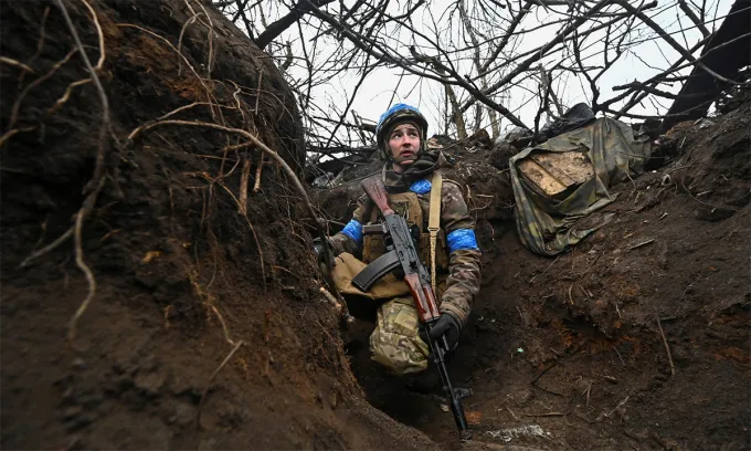Binh sĩ Ukraine trong chiến hào quanh khu vực làng Rabotino hồi tháng 2/2024.