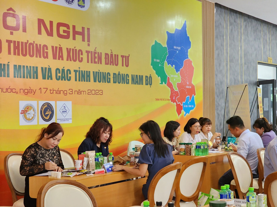 Doanh nghiệp, nhà đầu tư được khuyến khích mở rộng sản xuất, quảng bá sản phẩm, tham gia các sàn thương mại điện tử. (Ảnh: Huỳnh Kha)