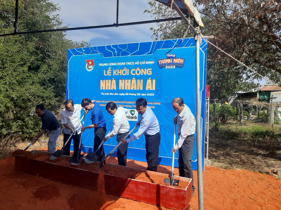 Ban Tuyên giáo phối hợp Đoàn khối Doanh nghiệp Trung ương tham gia hoạt động khởi công xây dựng nhà nhân ái cho người nghèo, neo đơn. Ban Tuyên giáo phối hợp Đoàn khối Doanh nghiệp Trung ương tham gia hoạt động khởi công xây dựng nhà nhân ái cho người nghèo, neo đơn.
