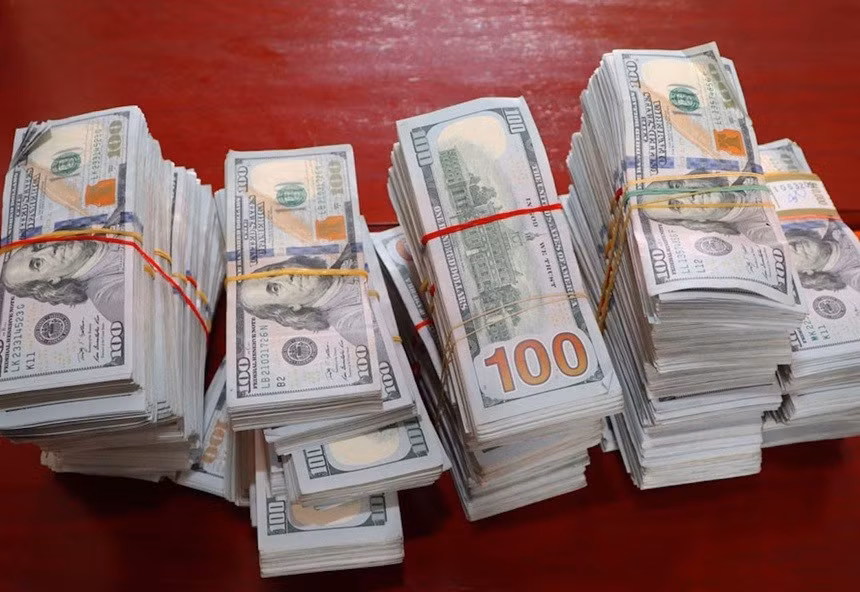 Tang vật một vụ ngoại tệ được vận chuyển lậu qua biên giới