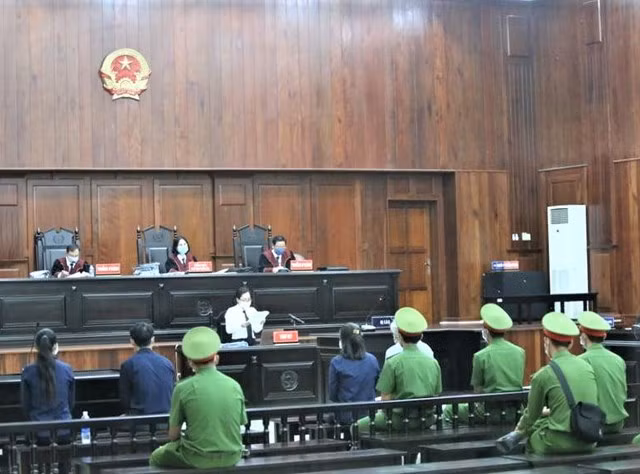 Các bị cáo tại tòa. Ảnh: Vũ Việt