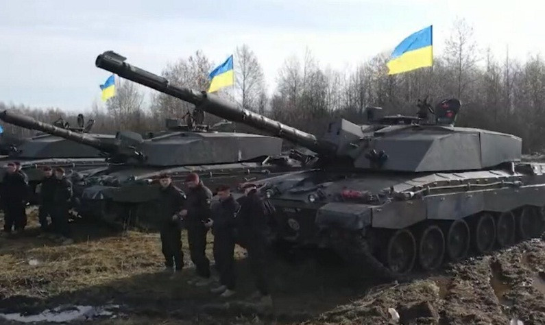 Xe tăng phương Tây viện trợ cho Ukraine. 
