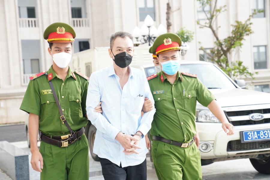 Nguyễn Đại Dương được dẫn đến phiên xét xử