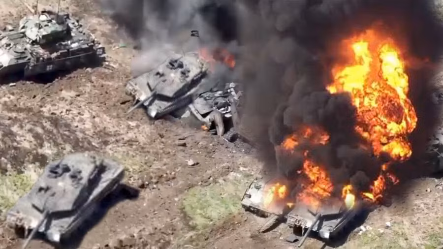 Loạt xe tăng Ukraine bị phá hủy khi cố vượt qua tuyến phòng thủ đầu tiên của Nga.
