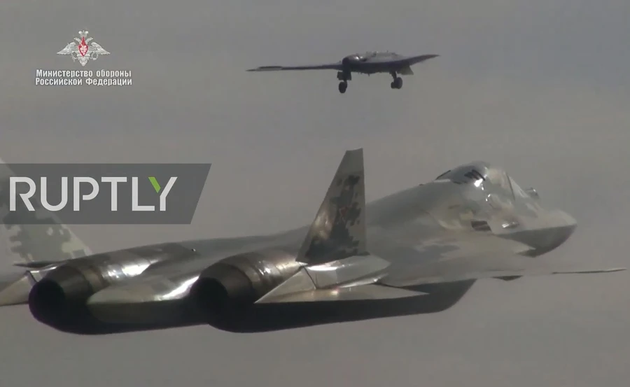 Okhotnik bay thử nghiệm cùng tiêm kích Su-57.
