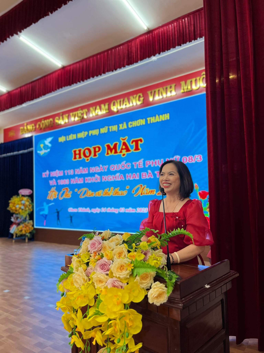 Cô Mạc Thị Thanh Bình - Chủ tịch Hội LHPN Thị xã Chơn Thành. Cô Mạc Thị Thanh Bình - Chủ tịch Hội LHPN Thị xã Chơn Thành.