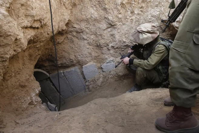 Lực lượng IDF phát hiện một đường hầm của Hamas. Lực lượng IDF phát hiện một đường hầm của Hamas.