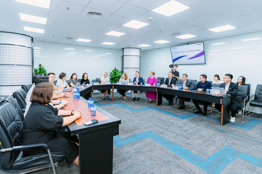 Toàn cảnh buổi lễ ký kết.