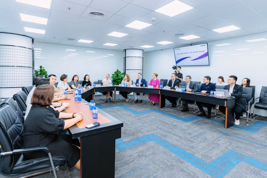 Toàn cảnh buổi lễ ký kết.