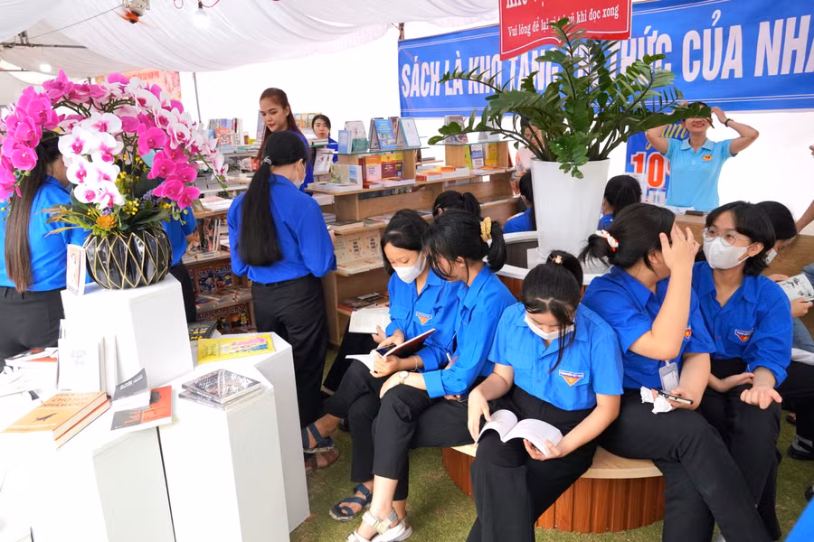 Đông đảo học sinh, sinh viên, thanh niên tham gia “Ngày Sách và Văn hóa đọc Việt Nam năm 2023”