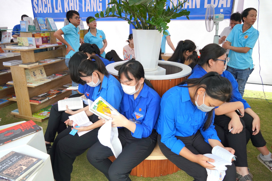 Năm 2023, cũng là lần đầu tiên tỉnh Bình Phước tổ chức triển lãm sách hưởng Ngày Sách và Văn hóa đọc Việt Nam. Năm 2023, cũng là lần đầu tiên tỉnh Bình Phước tổ chức triển lãm sách hưởng Ngày Sách và Văn hóa đọc Việt Nam.