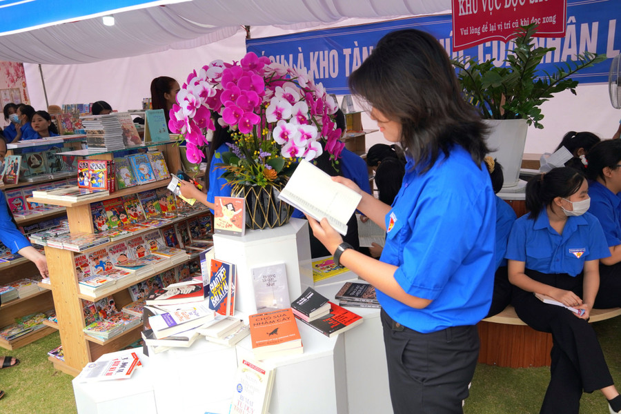 "Ngày Sách và Văn hóa đọc Việt Nam" nhằm khuyến khích, phát triển phong trào đọc sách trong cộng đồng. "Ngày Sách và Văn hóa đọc Việt Nam" nhằm khuyến khích, phát triển phong trào đọc sách trong cộng đồng.