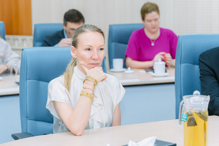 Về phía Sanofi, có sự hiện diện của bà Julie Van-Ongevalle, Tổng Giám đốc toàn cầu ngành hàng chăm sóc sức khỏe, Tập đoàn Sanofi Pháp.