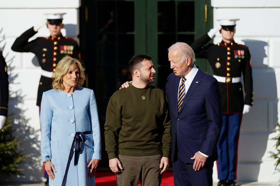 Tổng thống Zelensky và người đồng cấp Mỹ Biden.