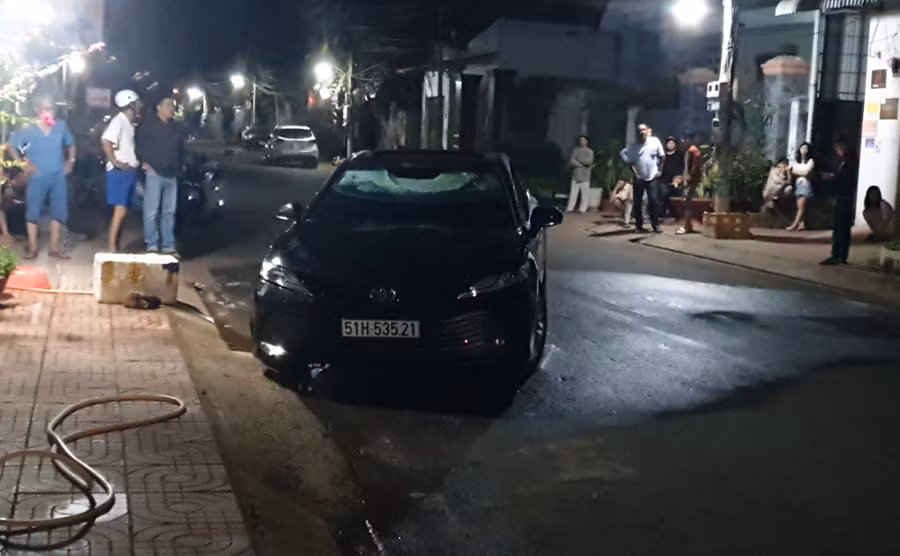 Nguyên nhân ô tô Camry phát nổ, bốc cháy ngày 23/4 có liên quan đến mâu thuẫn tình cảm.