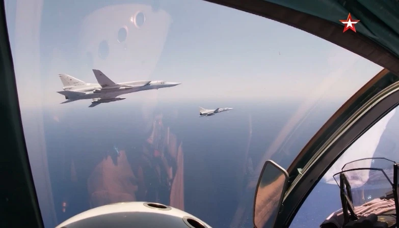 Máy bay Tu-22M3 mang theo Kh-22.