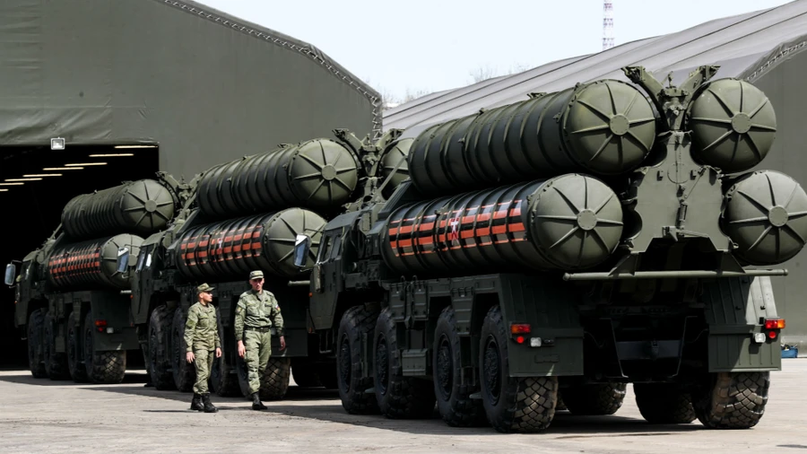 Hệ thống phòng thủ S-400.