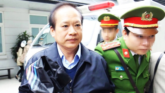 Trương Minh Tuấn được dẫn đến tòa để nghe tuyên án Trương Minh Tuấn được dẫn đến tòa để nghe tuyên án