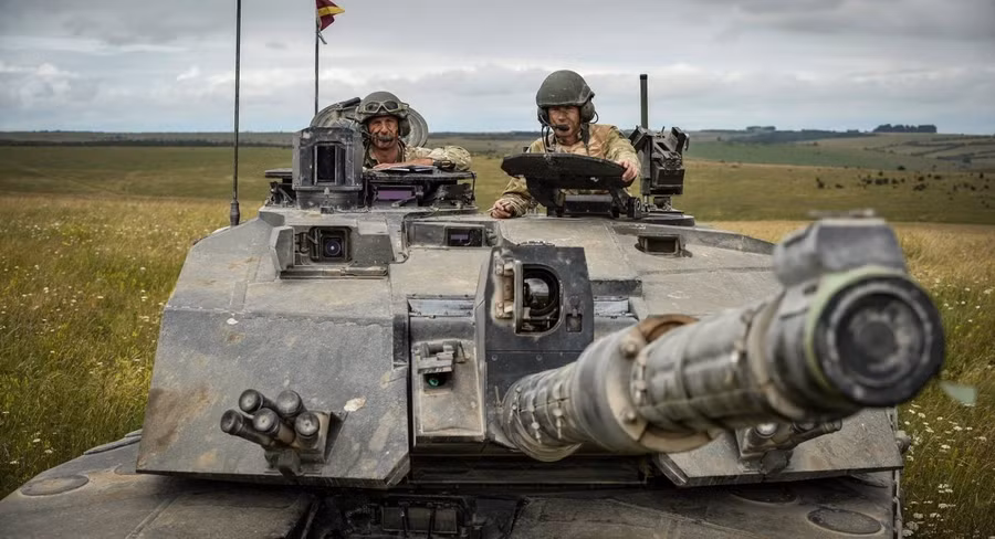 Xe tăng Challenger 2.