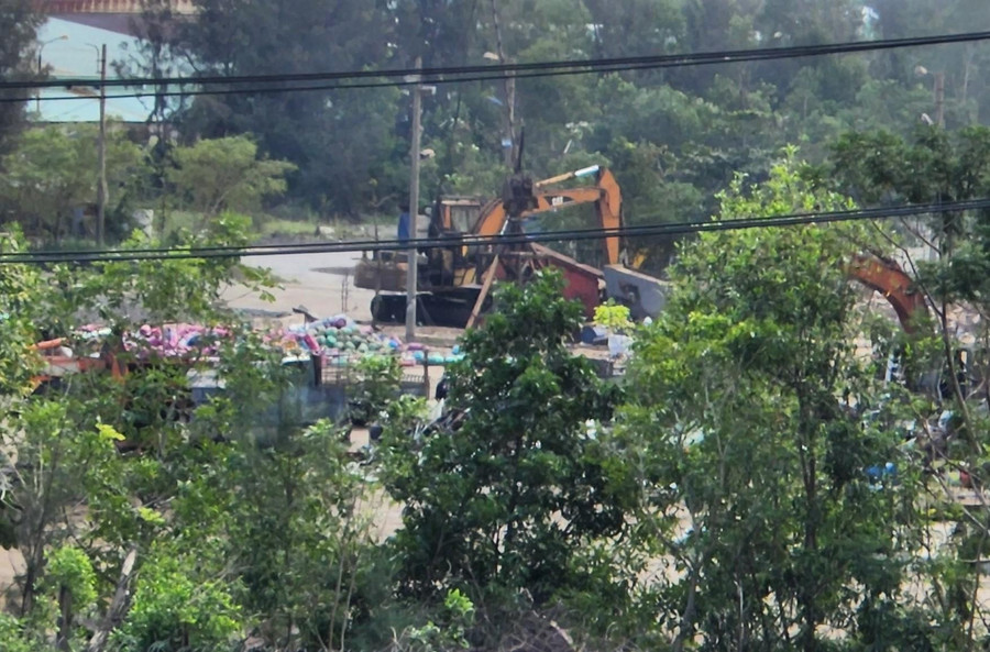 Vỏ bình gas tập kết trong khuôn viên Công ty CP Thép Đà Nẵng. Vỏ bình gas tập kết trong khuôn viên Công ty CP Thép Đà Nẵng.