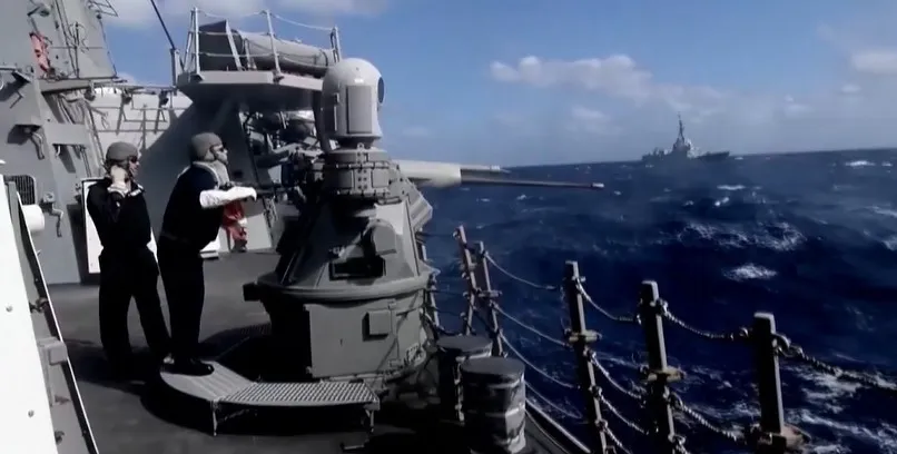 Chiến hạm USS Carney hoạt động tại Biển Đỏ.