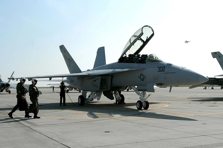 Tiêm kích hạm F/A-18 Super Hornet của Hải quân Mỹ.