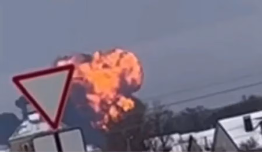 Khoảnh khắc máy bay Il-76 rơi ở vùng Belgorod hôm 24/1.