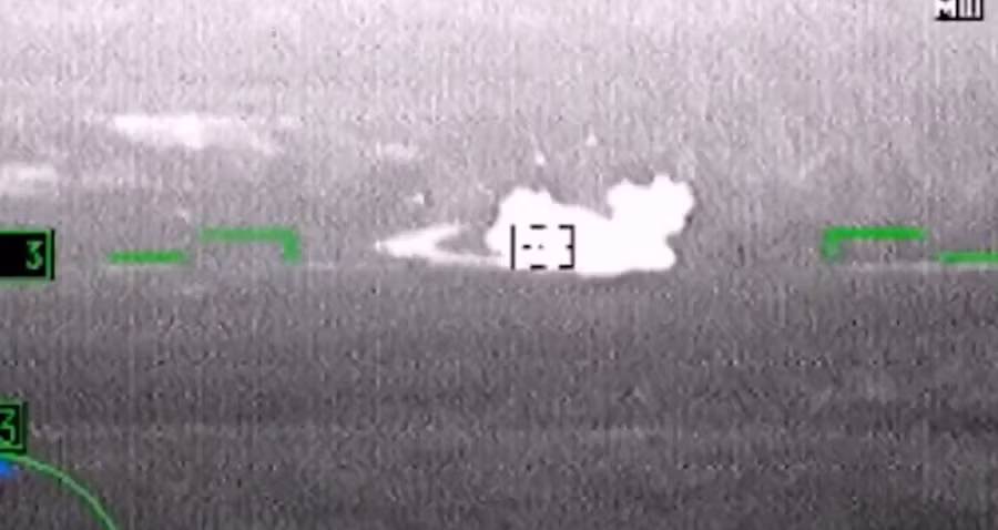 Xe bọc thép bị Vikhr-1 đánh trúng.