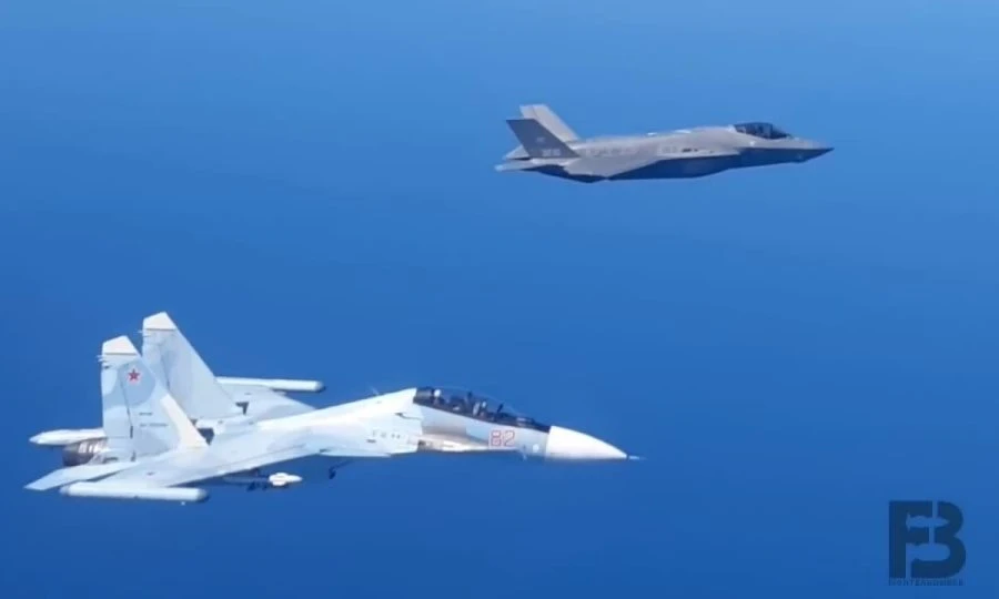 F-35 và tiêm kích Nga trong một lần áp sát nhau.