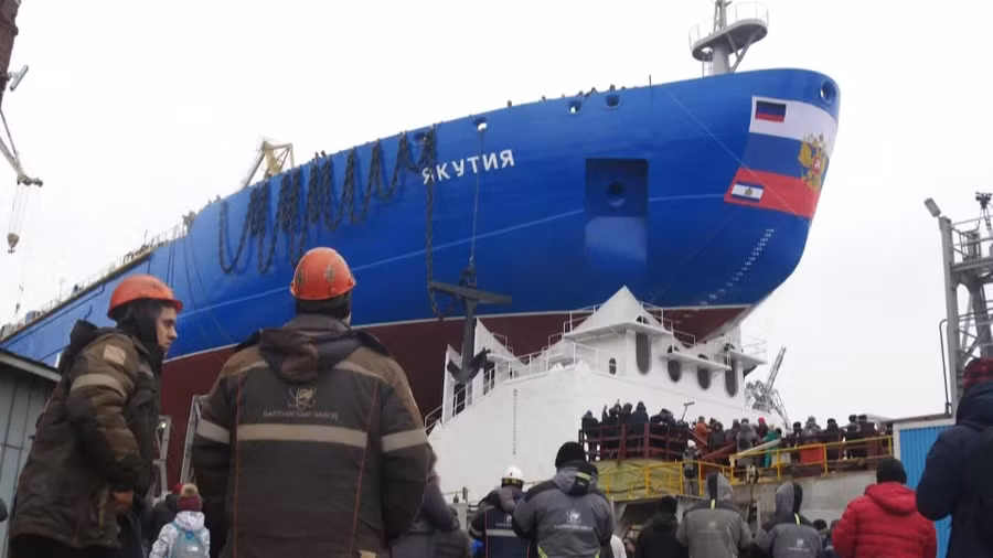 Tàu phá băng chạy bằng năng lượng hạt nhân Yakutia của Nga.