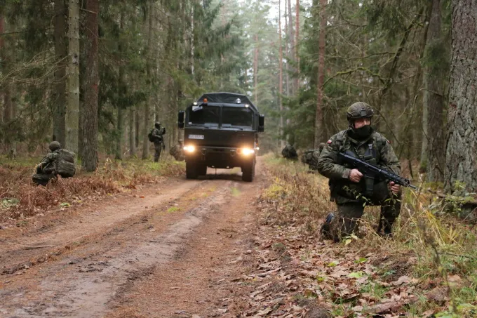 Binh sĩ Ba Lan tại khu vực biên giới chung với Belarus.