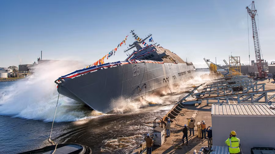 Tàu USS Marinette trong lễ hạ thủy.