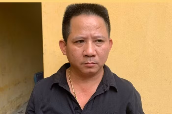 Cận cảnh chủ quán nhắng nướng có hành vi côn đồ. Ảnh: VD