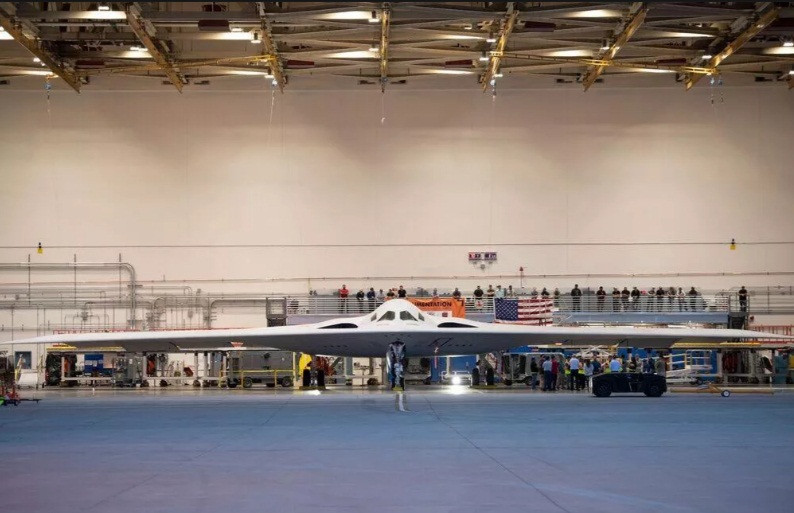 Những hình ảnh hiếm về chiếc B-21 Raider được USAF công bố hôm 12/9. Những hình ảnh hiếm về chiếc B-21 Raider được USAF công bố hôm 12/9.