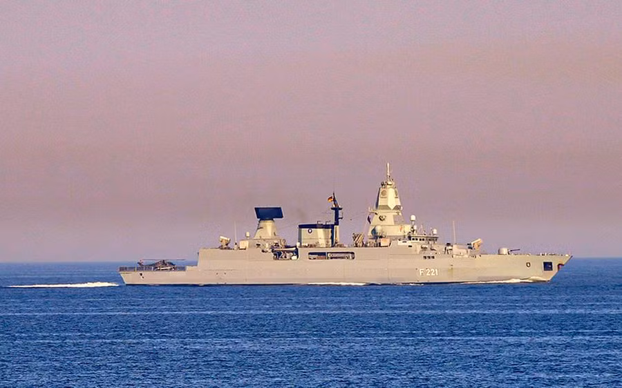 Chiến hạm Hessen hoạt động tại Biển Đỏ.