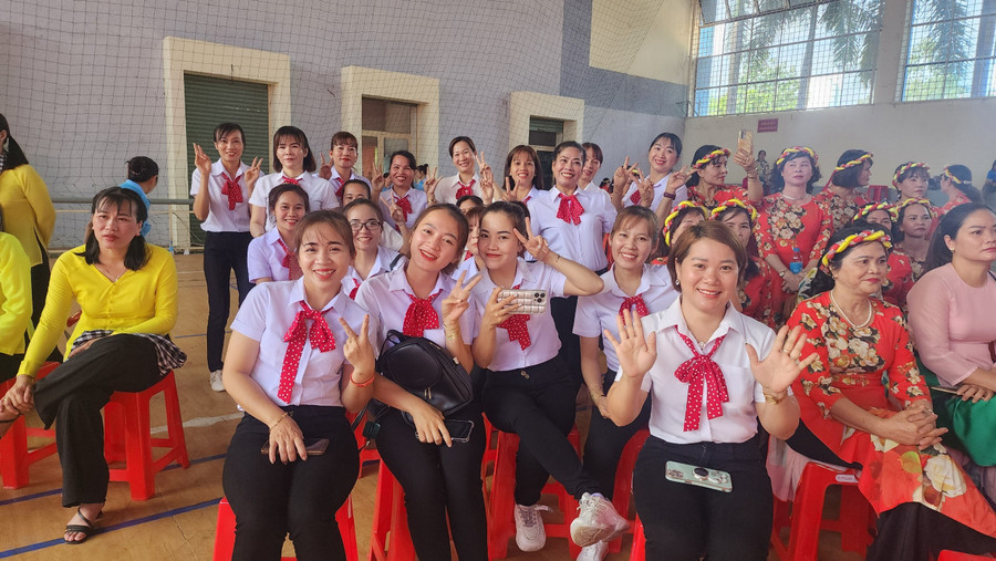 Các đội tham gia biểu diễn văn nghệ. (Ảnh: Tuấn Anh) Các đội tham gia biểu diễn văn nghệ. (Ảnh: Tuấn Anh)