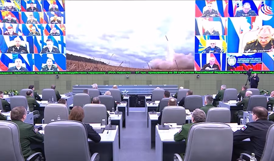 Tổ hợp Iskander bắn tên lửa tầm xa.