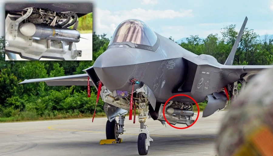 Tiêm kích F-35 mang theo tên lửa AIM-120.