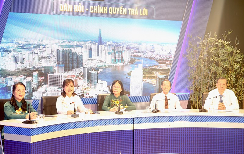 Chương trình Dân hỏi- Chính quyền trả lời (Nguồn: Trang tin Điện tử Đảng bộ thành phố Hồ Chí Minh) Chương trình Dân hỏi- Chính quyền trả lời (Nguồn: Trang tin Điện tử Đảng bộ thành phố Hồ Chí Minh)