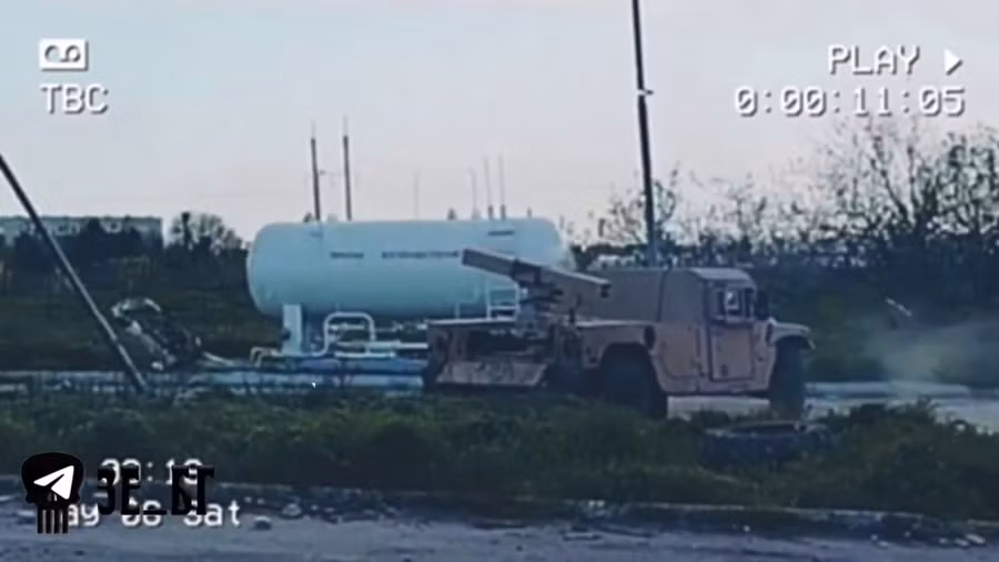 Bệ phóng LAND-LGR4 gắn trên xe Humvee M1152A1 của Ukraine. 