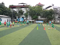 Mùa hè sôi động của học sinh được tạo nên từ các hoạt động thể thao.