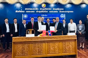 Lễ ký kết hợp tác giữa Học viện Quản lý Giáo dục, Việt Nam và Học viện Phát triển Quản lý giáo dục, Lào dưới sự chứng kiến của Thứ trưởng Bộ Giáo dục và Thể thao (Lào) và đại diện lãnh đạo hai Học viện.