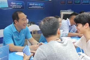 PGS.TS Nguyễn Thanh Tùng - Hiệu trưởng Trường Đại học CMC tư vấn cho thí sinh về lựa chọn ngành, trường học.