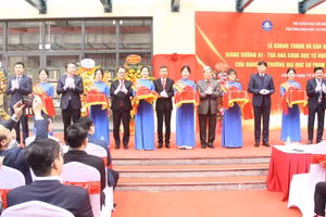 Lễ cắt băng khánh thành Tòa nhà Khoa học tự nhiên, Trường ĐH Sư phạm Hà Nội diễn.