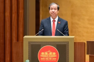 Bộ trưởng Bộ GD&ĐT Nguyễn Kim Sơn trình bày báo cáo tiếp thu, giải trình, chỉnh lý dự thảo luật.