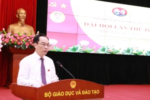 Thứ trưởng Bộ GD&ĐT Hoàng Minh Sơn phát biểu chúc mừng Đại hội Đảng bộ Cục Quản lý chất lượng.