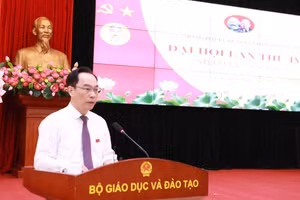 Thứ trưởng Bộ GD&ĐT Hoàng Minh Sơn phát biểu chúc mừng Đại hội Đảng bộ Cục Quản lý chất lượng.