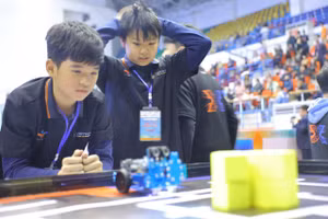 Các đội bước vào màn đấu căng thẳng, kịch tính.