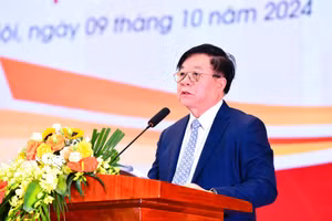 Đồng chí Nguyễn Trọng Nghĩa - Ủy viên Bộ Chính trị, Bí thư Trung ương Đảng, Trưởng Ban Tuyên giáo T.Ư - phát biểu tại buổi lễ.